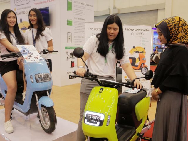  Murah  Banget Sepeda  Motor Listrik  Buatan Indonesia  Ini 