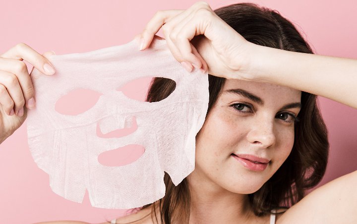 Begini 4 Urutan Pakai Sheet Mask yang Benar untuk Pemilik Wajah Kering